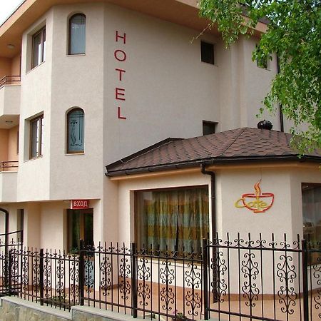 Family Hotel Emaly 1 Банкя Экстерьер фото